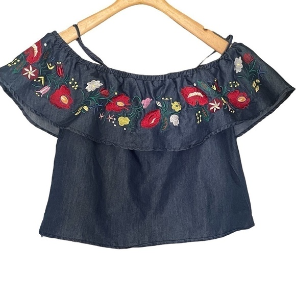 CI SONO CHAMBRAY EMBROIDERED FLORAL CROP TOP SIZE L
#1 - Picture 1 of 4